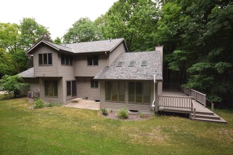 111 Forest Vw, Slinger, WI 53086 photo 1