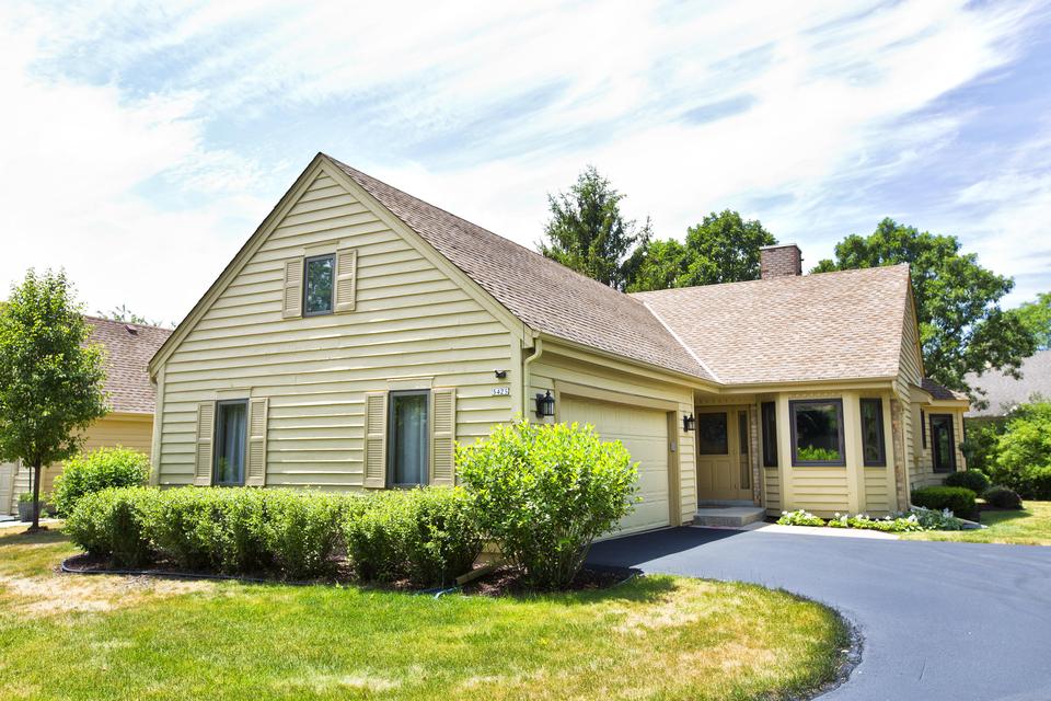 5425 Wild Rose, Greendale, WI 53129 1 photo Movoto