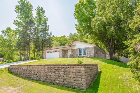 526 Oakview, Slinger, WI 53086 photo 1