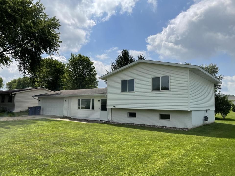 403 Mourning Dove St, Rockland, WI 54653 20 Photos MLS 1754596