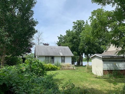 841 East Shr, Hubertus, WI 53033 photo 1