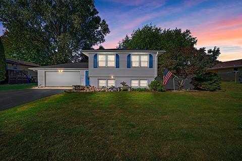 330 Sandy, Elkhorn, WI 53121 photo 1