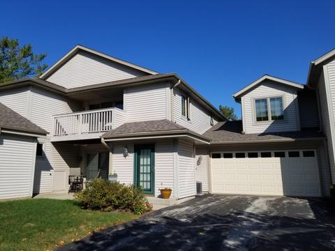 2264 Circle Rdg #A, Delafield, WI 53018 photo 1