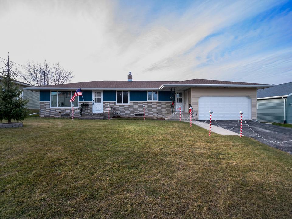 102 West Ct, Saint Nazianz, WI 54232 23 Photos MLS 1774933 Movoto