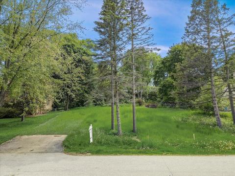 1219 E Hermitage, Bayside, WI 53217 photo 1