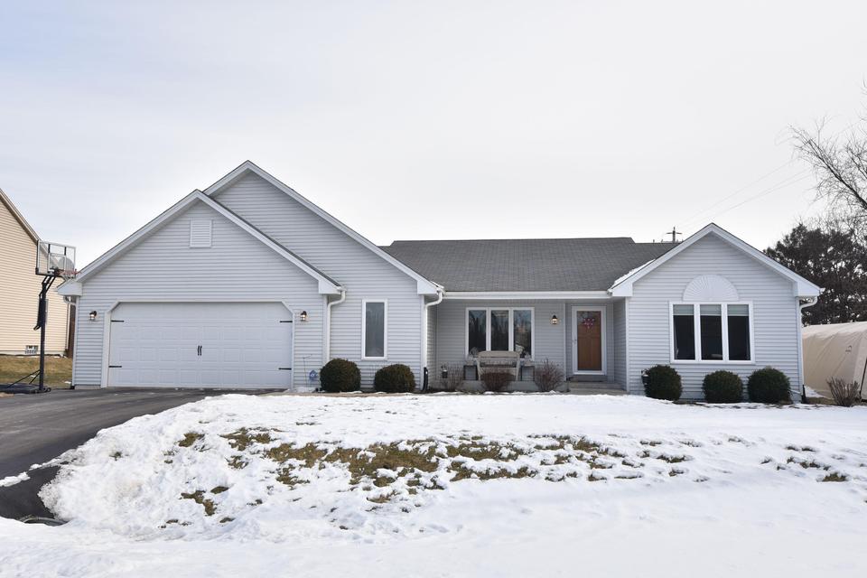 5830 N 121st St, Milwaukee, WI 53225 34 Photos Movoto