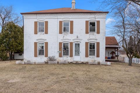 906 E Decorah, West Bend, WI 53095 photo 1