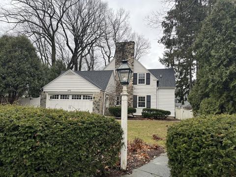 405 E Daphne, Fox Point, WI 53217 photo 1
