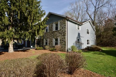 330 Riverview Dr #1, Delafield, WI 53018 photo 1