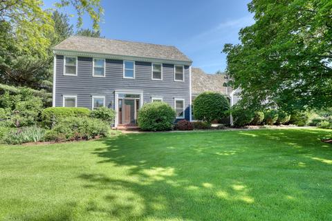 989 Willow Dr, Delafield, WI 53018 photo 1