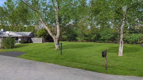 432 E Fox Dale Ct, Fox Point, WI 53217 photo 1