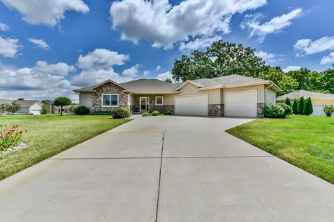 634 Augusta, Mukwonago, WI 53149 photo 1