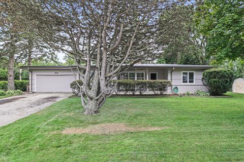 829 E Manor Cir, Bayside, WI 53217 photo 1