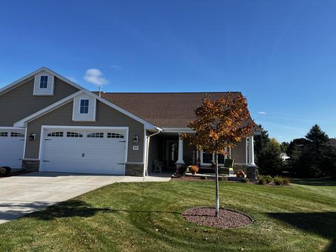 400 Maple Leaf Ct, Manitowoc, WI 54220 photo 1