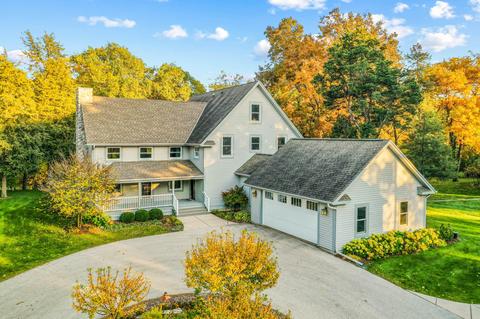 2746 N Interlaken, Summit, WI 53066