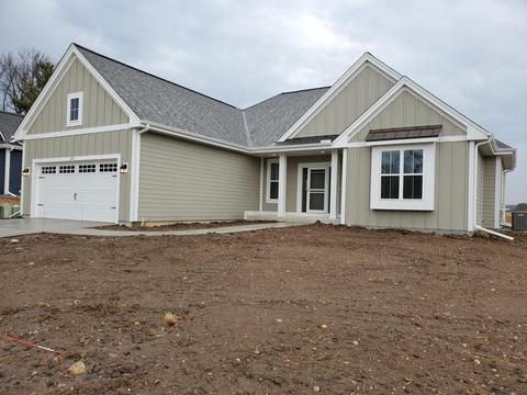 399 Sandy, Pewaukee, WI 53072 photo 1