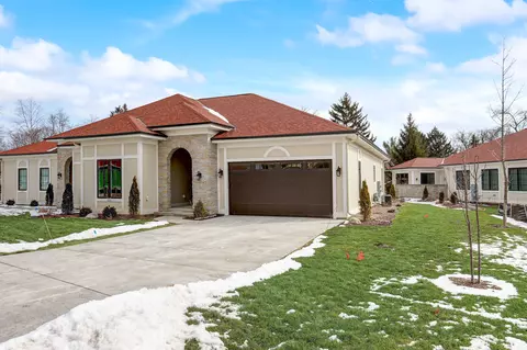 1623 St Andrews #13, Oconomowoc, WI 53066