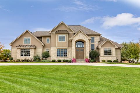 1649 Spring Vly, Hartland, WI 53029
