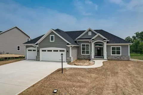 w221n4622 Timber, Pewaukee, WI 53072