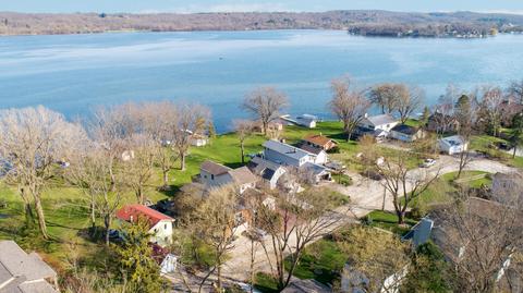 3532 Lake, Hartford, WI 53027