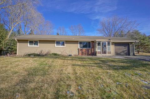 304 Oneida St, Delafield, WI 53018 photo 1