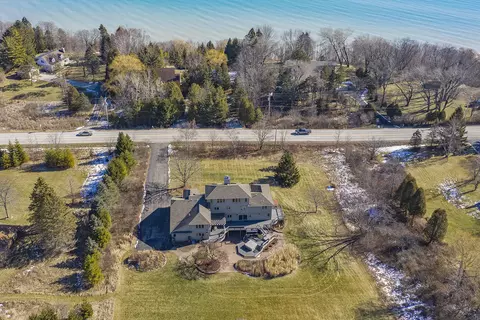 143 Lake Shr, Grafton, WI 53024