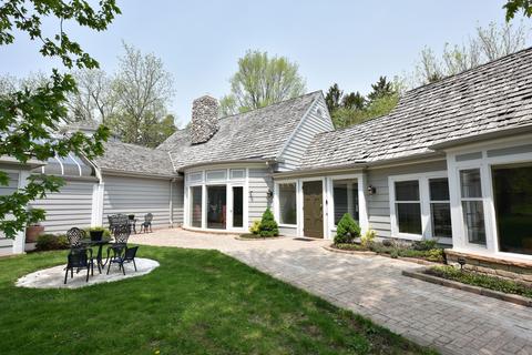 2816 W Range Line, Mequon, WI 53092