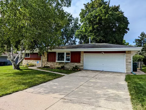 w184n8979 Maryhill, Menomonee Falls, WI 53051