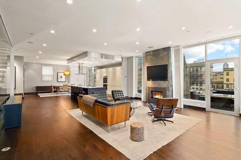 755 E Kilbourn #4, Milwaukee, WI 53202