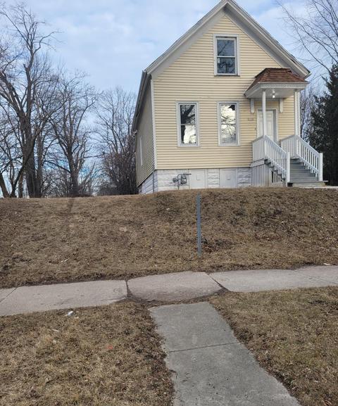 2758 N Palmer, Milwaukee, WI 53212