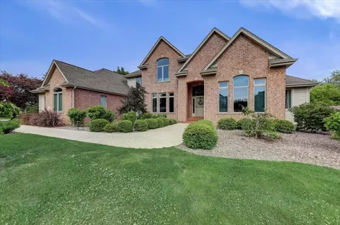 13750 N Legacy Hls, Mequon, WI 53097