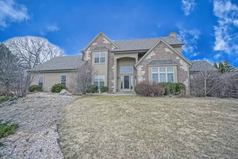 w284n4903 Roosevelts Quay, Pewaukee, WI 53072