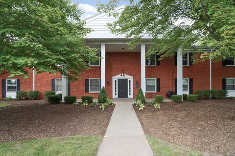 352 County Road B #9, Fontana, WI 53125