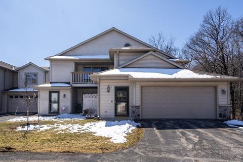 2255 Circle Rdg #D, Delafield, WI 53018 photo 1