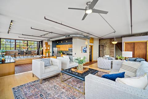 215 W Maple #202, Milwaukee, WI 53204