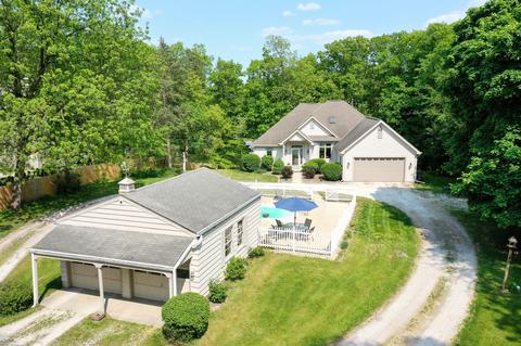 2762 N Interlaken, Summit, WI 53066