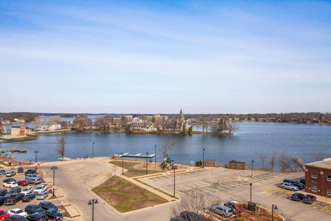 215 E Pleasant #216, Oconomowoc, WI 53066