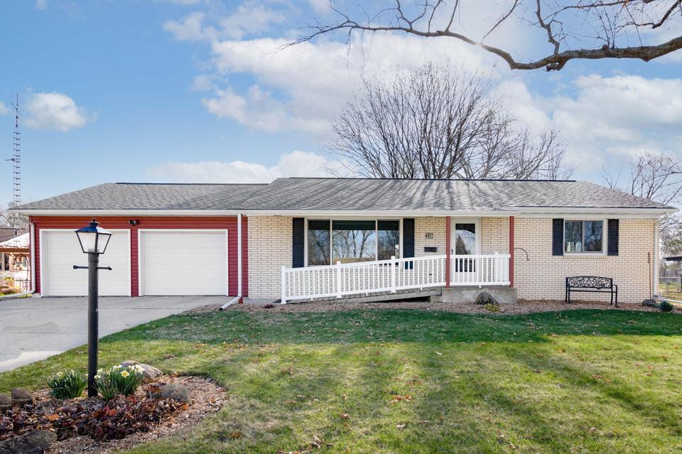 216 Memorial, Fort Atkinson, WI 53538 1 photo MLS 1830857 Movoto