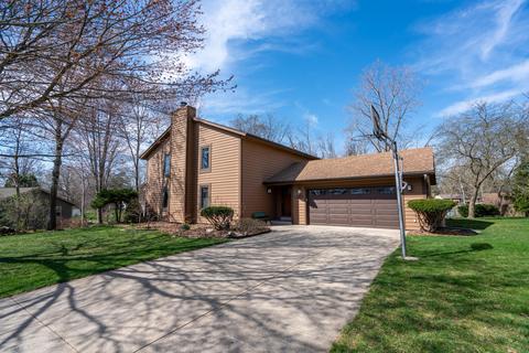 5225 Robinwood, Hales Corners, WI 53130