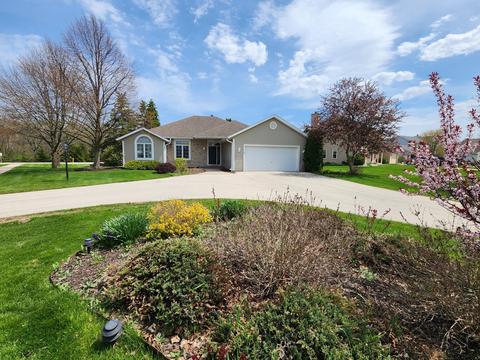 7619 W Stonewood, Franklin, WI 53132