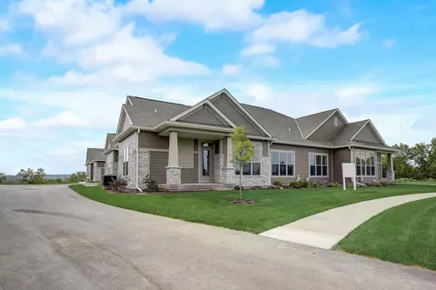 n28w25197 Parkway Rdg #D  8/ 28, Pewaukee, WI 53072