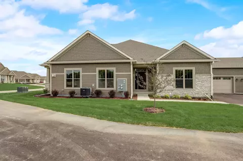 n28w25197 Parkway Rdg #B  8/  29, Pewaukee, WI 53072