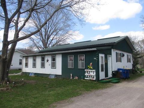 526 W Turner, Viola, WI 54664