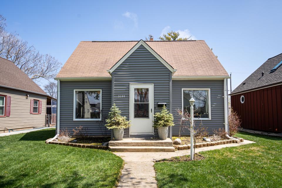 3144 S Burrell, Milwaukee, WI 53207 1 photo Movoto