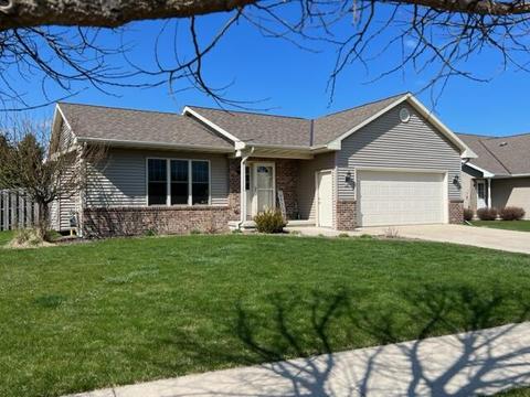 348 Woodridge, Manitowoc, WI 54220