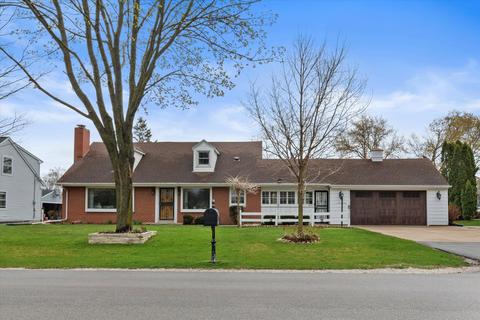 8120 N Regent, Fox Point, WI 53217