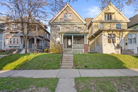 2956 N Murray, Milwaukee, WI 53211