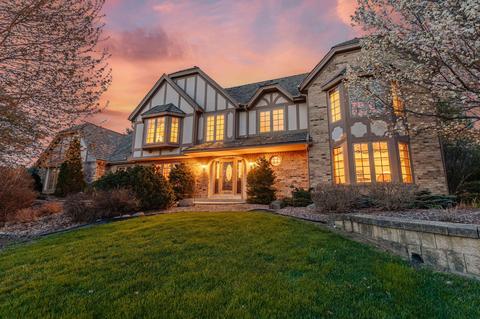 2410 Buckingham, Brookfield, WI 53045