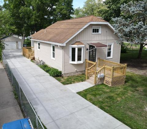 9514 W Beloit, Milwaukee, WI 53227