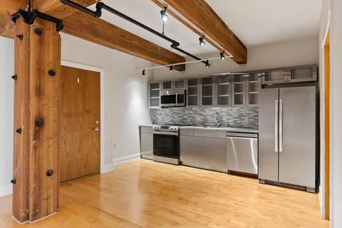 3059 N Weil #203, Milwaukee, WI 53212